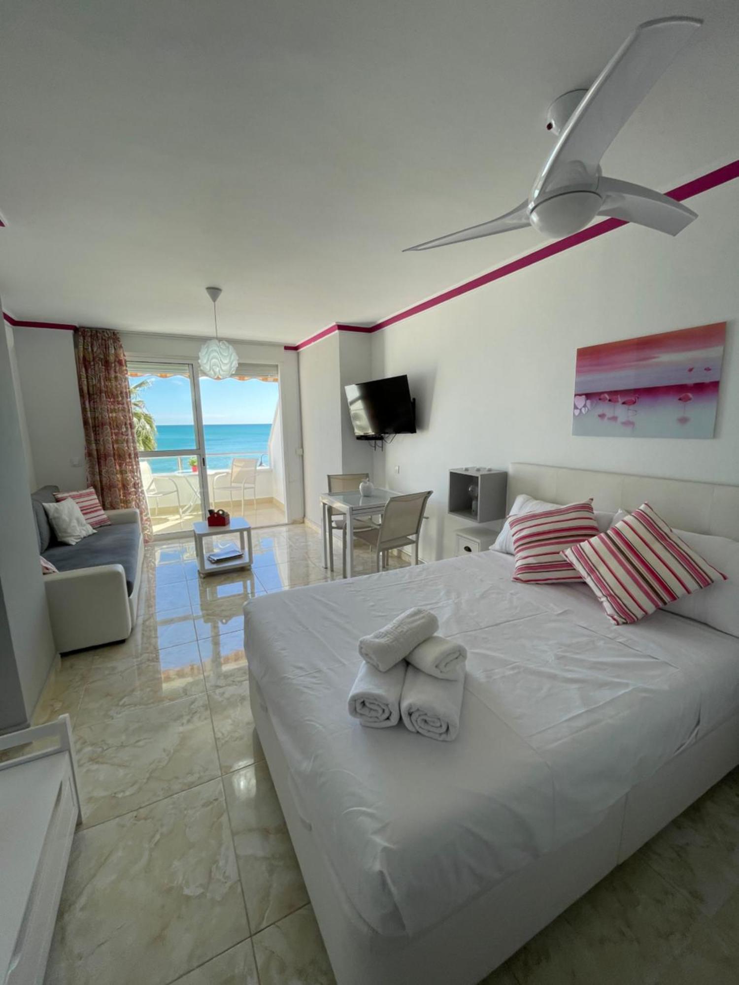 Roca Chica. Studio - First Line Beach Torremolinos Exterior foto