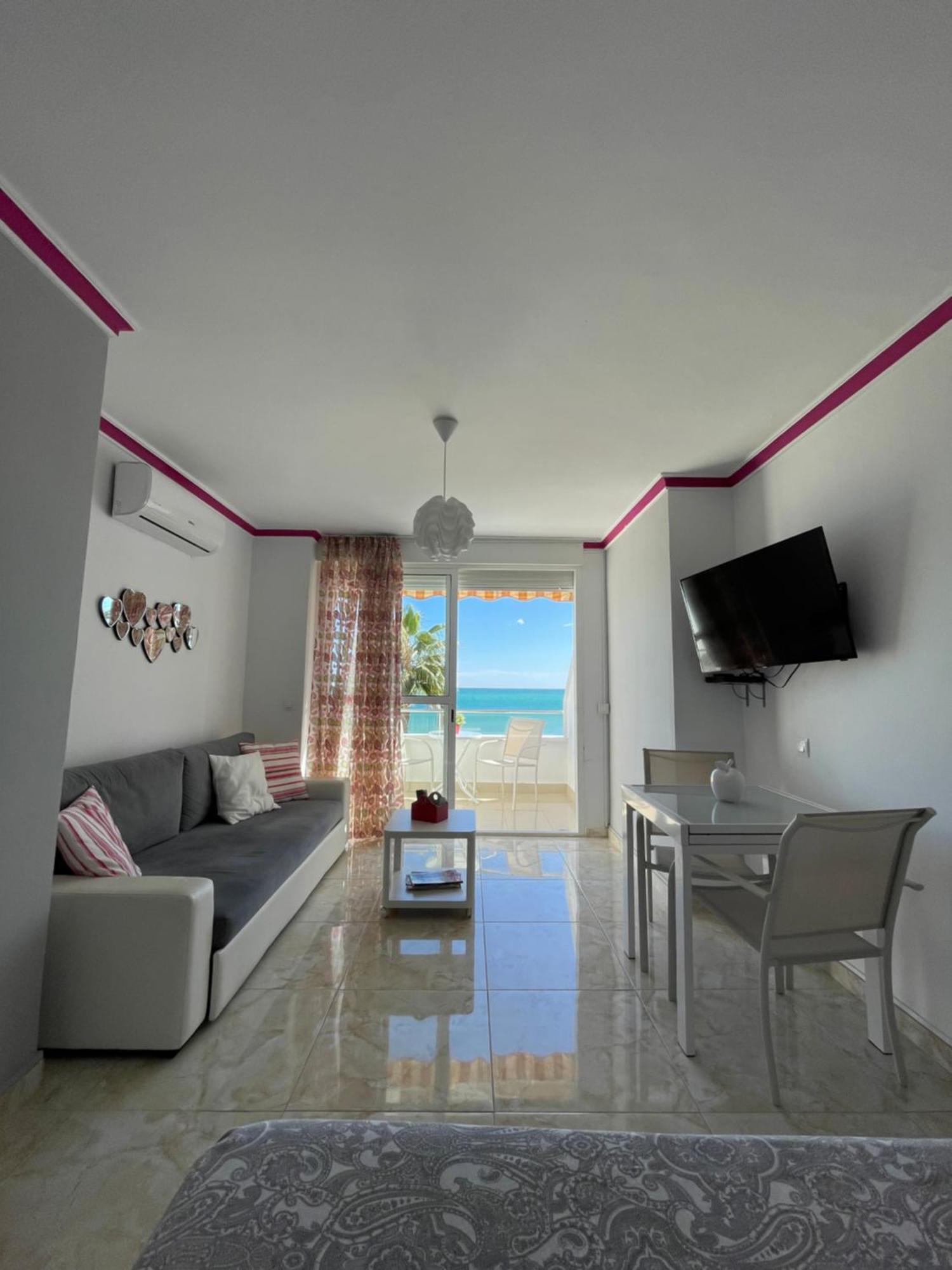 Roca Chica. Studio - First Line Beach Torremolinos Exterior foto