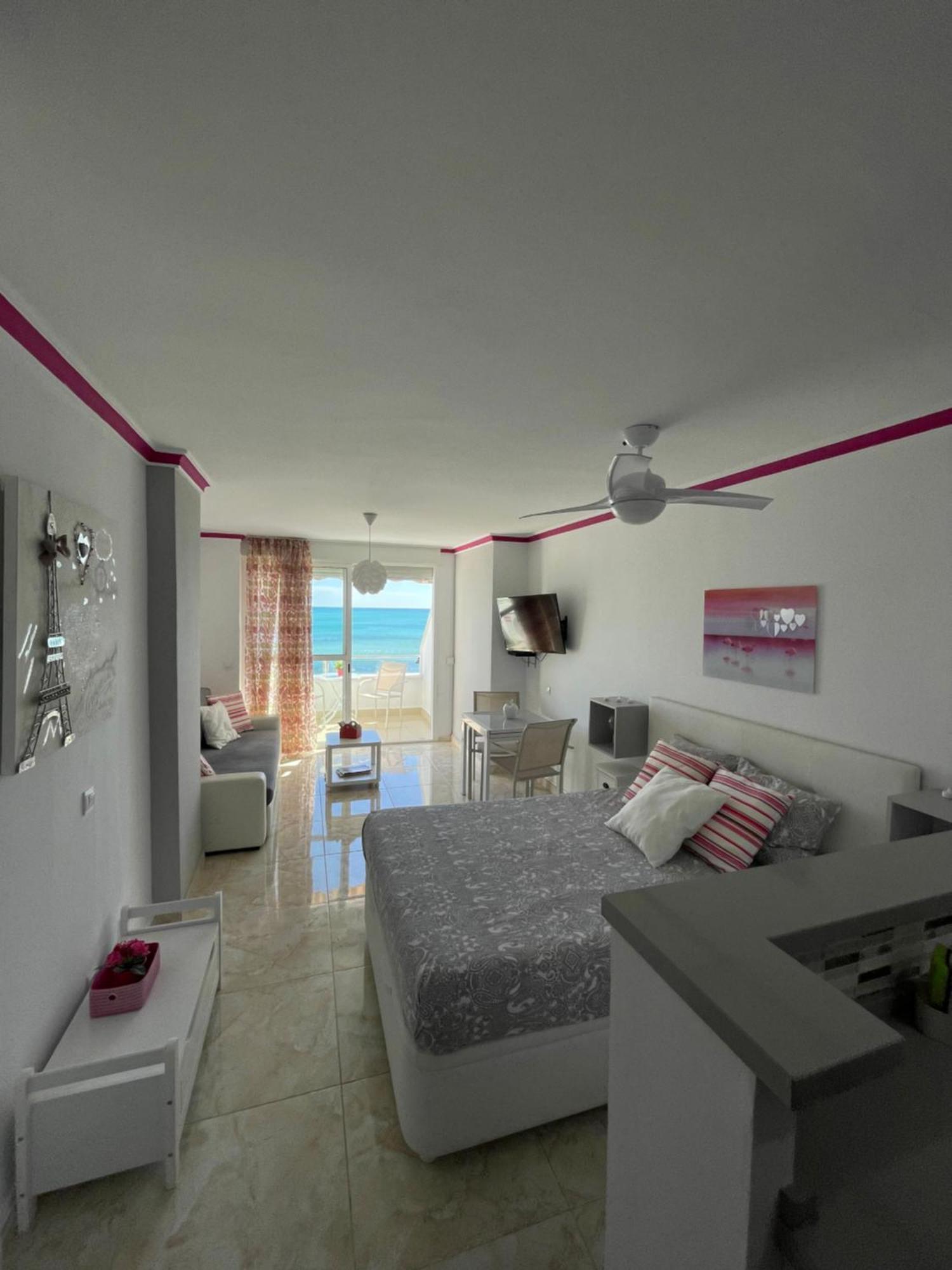 Roca Chica. Studio - First Line Beach Torremolinos Exterior foto