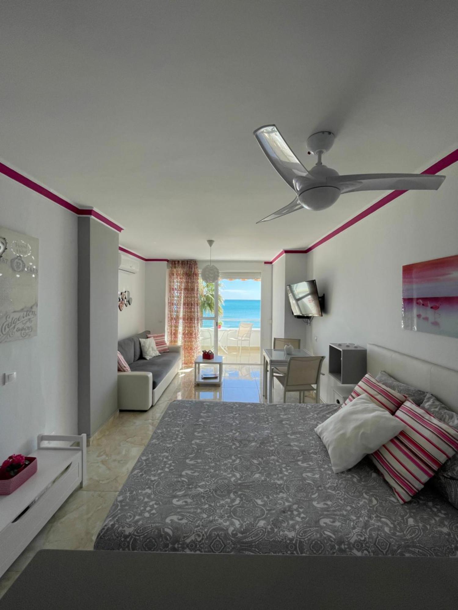 Roca Chica. Studio - First Line Beach Torremolinos Exterior foto