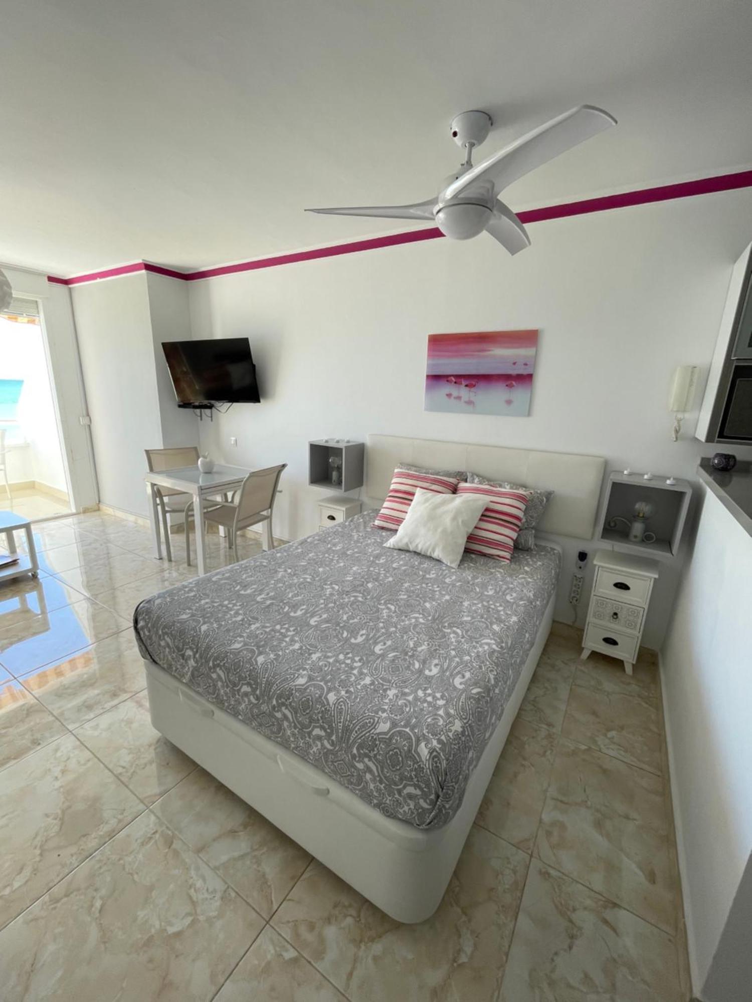 Roca Chica. Studio - First Line Beach Torremolinos Exterior foto