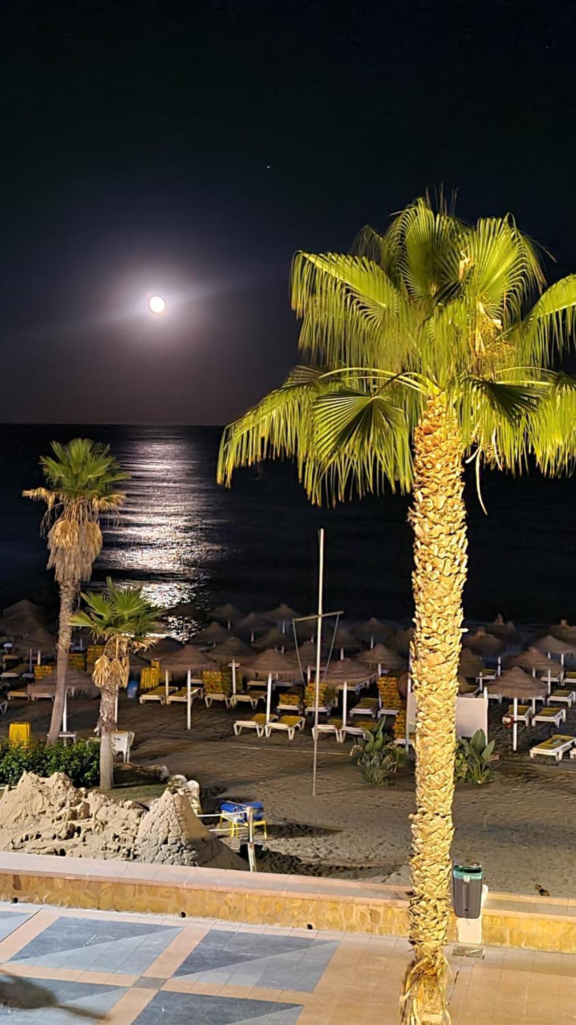 Roca Chica. Studio - First Line Beach Torremolinos Exterior foto